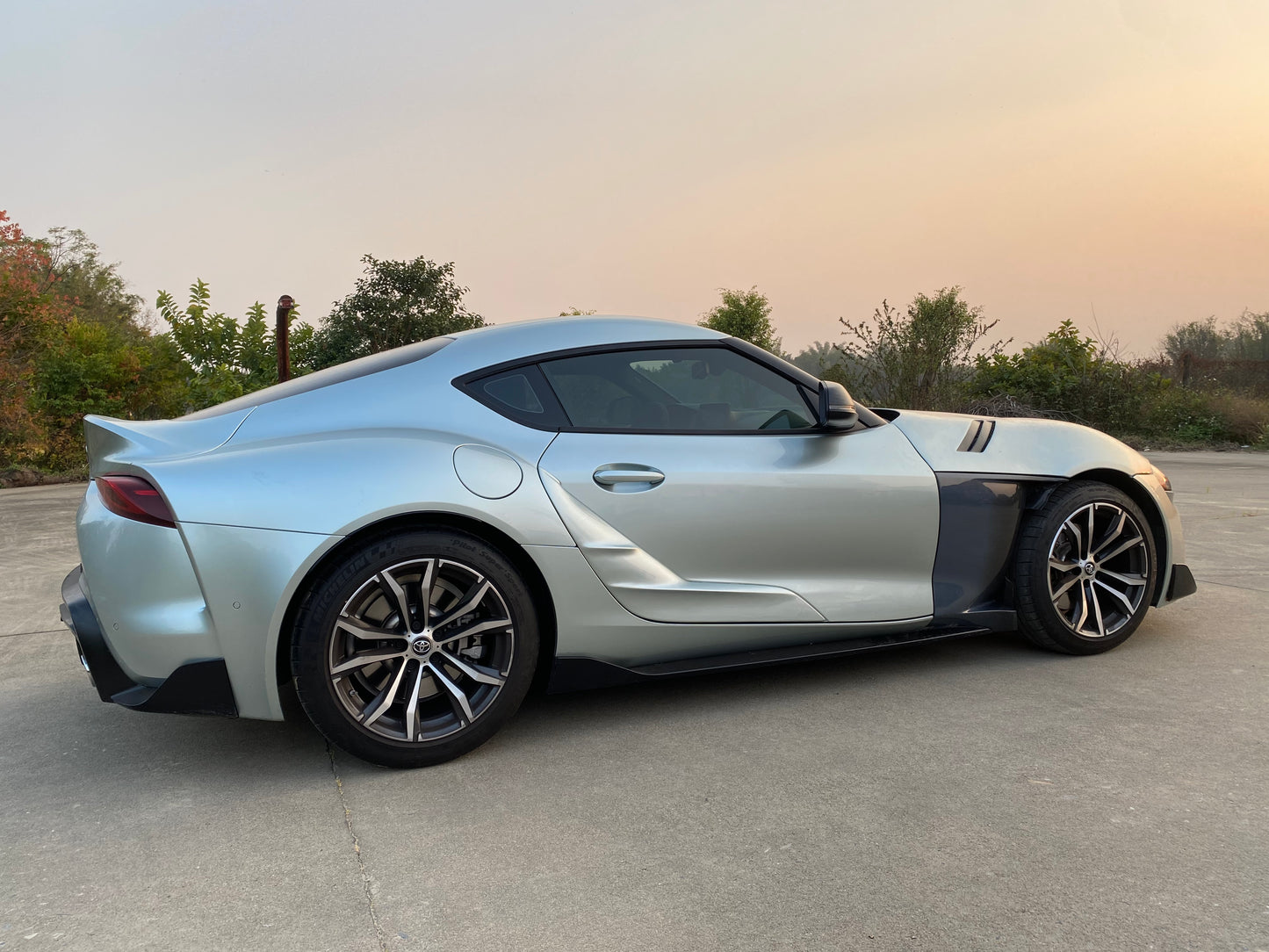 【受注生産】 GRスープラ Supra（A90/A91）ウェット/ドライカーボン製フロントフェンダー